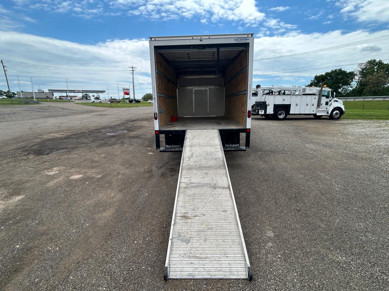 Ford E-Series Cutaway E-350 SRW 138" WB 2026