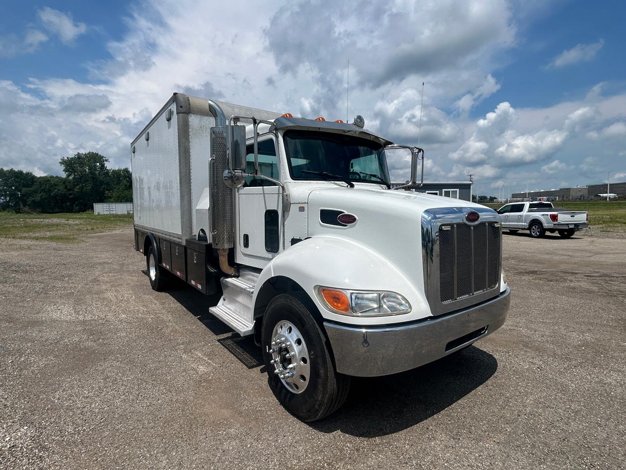 Peterbilt 337  2016