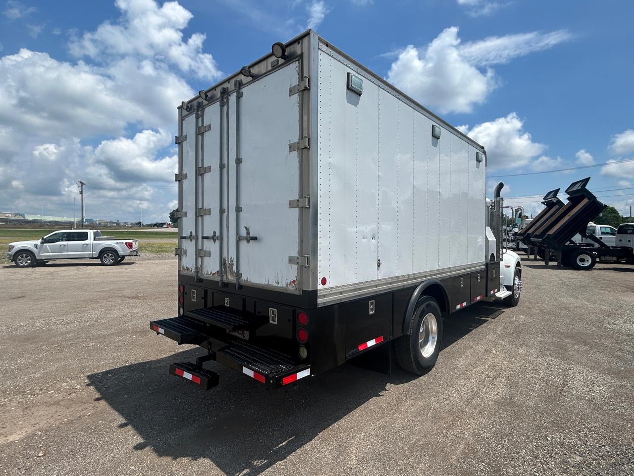 Peterbilt 337  2016