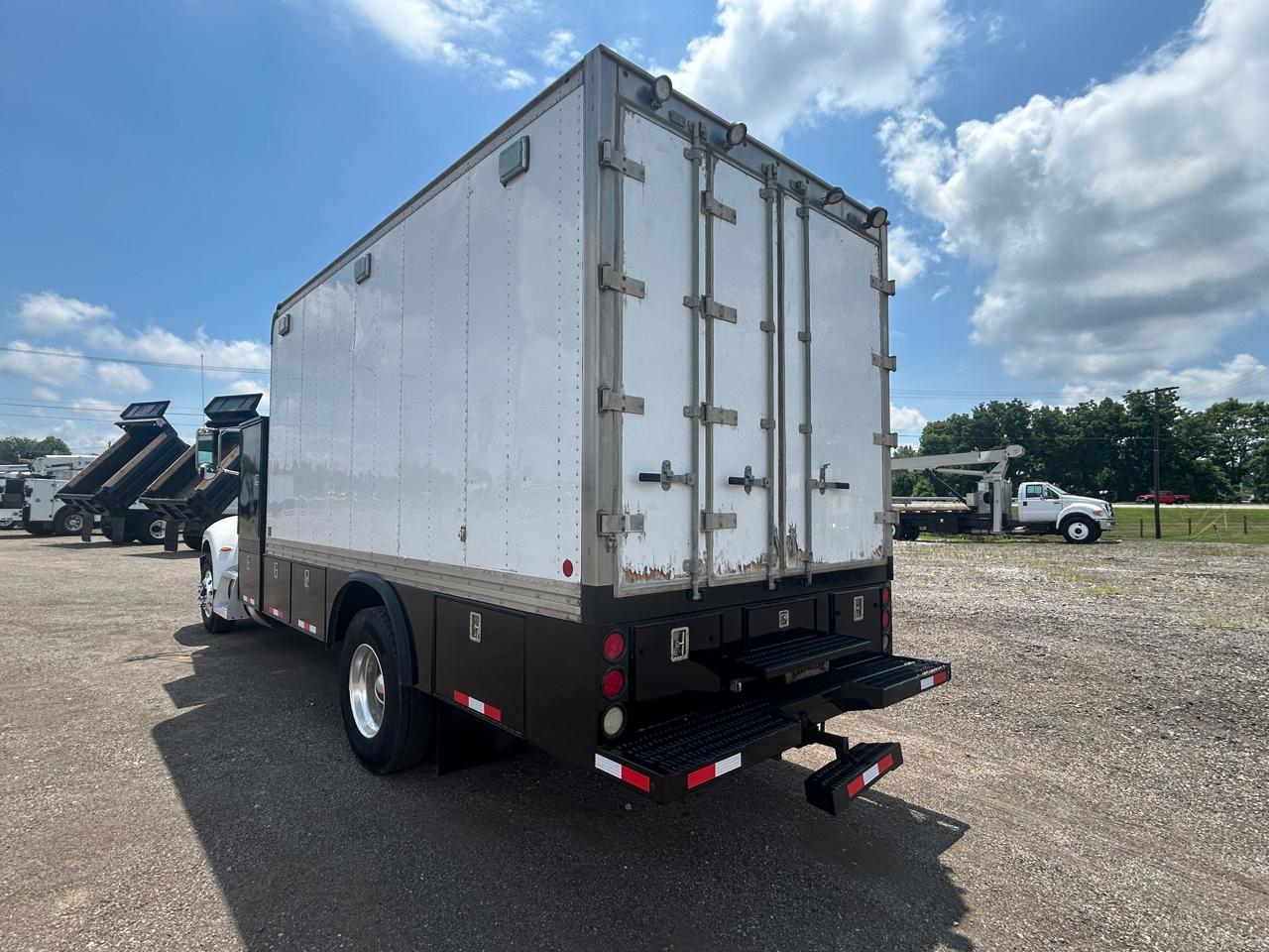 Peterbilt 337  2016