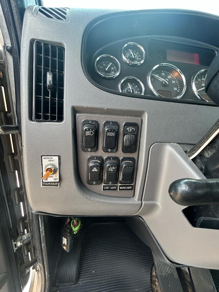 Peterbilt 337  2016