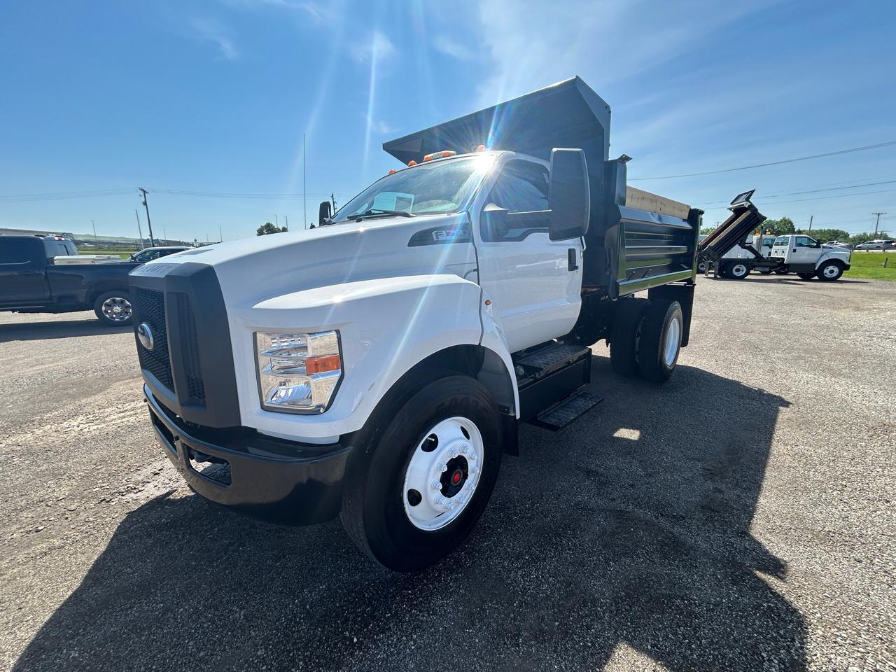 2019 Ford Super Duty F-750 Straight Frame Gas Reg Cab