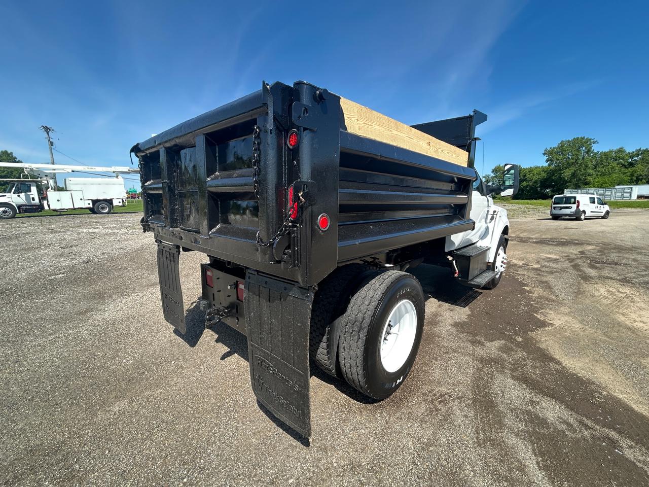 Ford Super Duty F-750 Straight Frame Gas Reg Cab 2019