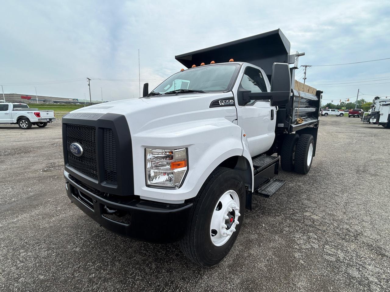 2019 Ford Super Duty F-750 Straight Frame Gas Reg Cab
