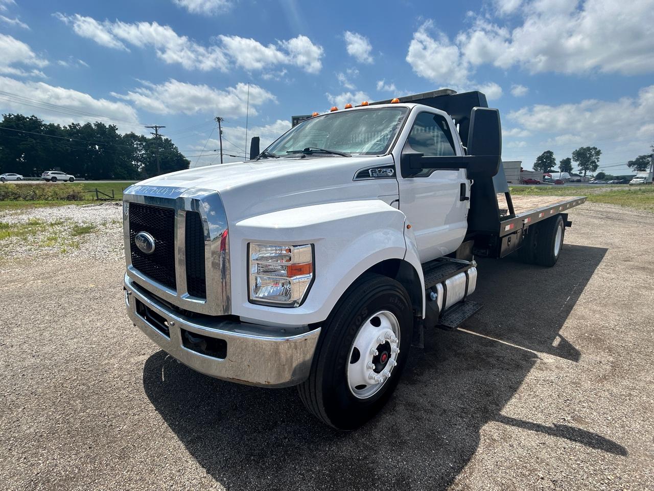 Ford Super Duty F-750 Straight Frame Reg Cab 2018