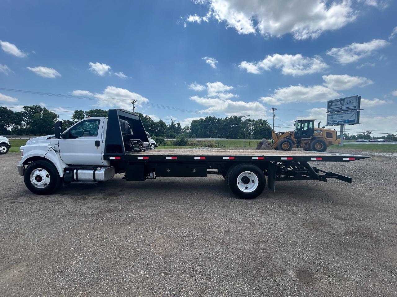 Ford Super Duty F-750 Straight Frame Reg Cab 2018