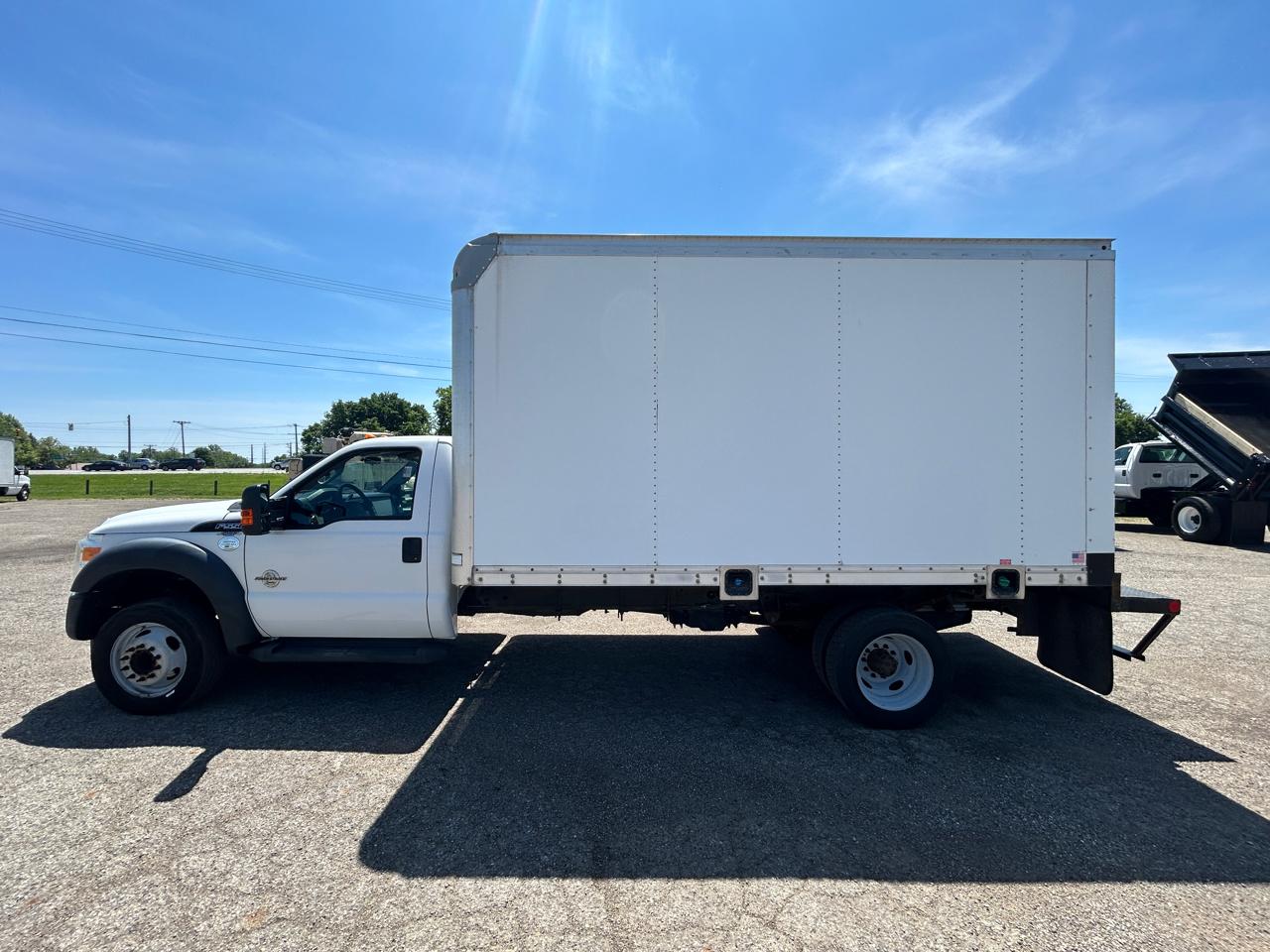 Ford Super Duty F-550 DRW 2WD Reg Cab 141" WB 60" CA XL 2016