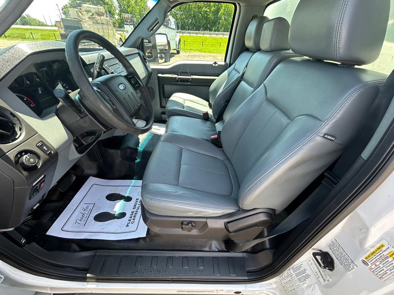 Ford Super Duty F-550 DRW 2WD Reg Cab 141" WB 60" CA XL 2016