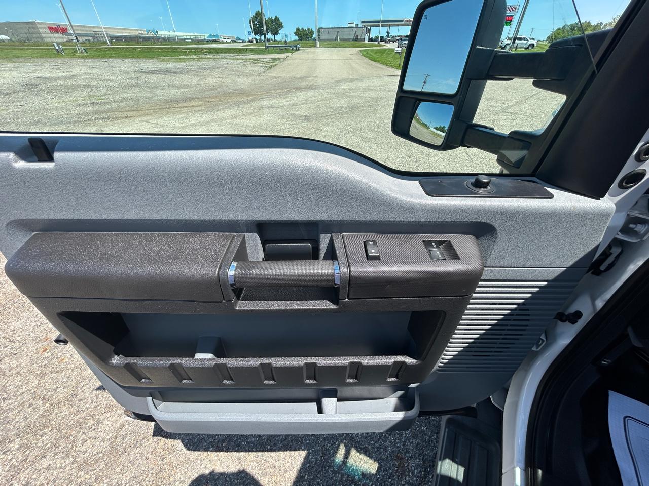 Ford Super Duty F-550 DRW 2WD Reg Cab 141" WB 60" CA XL 2016