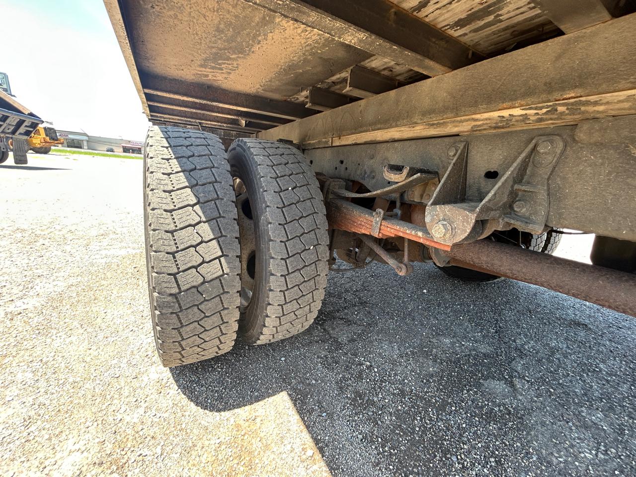 Ford Super Duty F-550 DRW 2WD Reg Cab 141" WB 60" CA XL 2016
