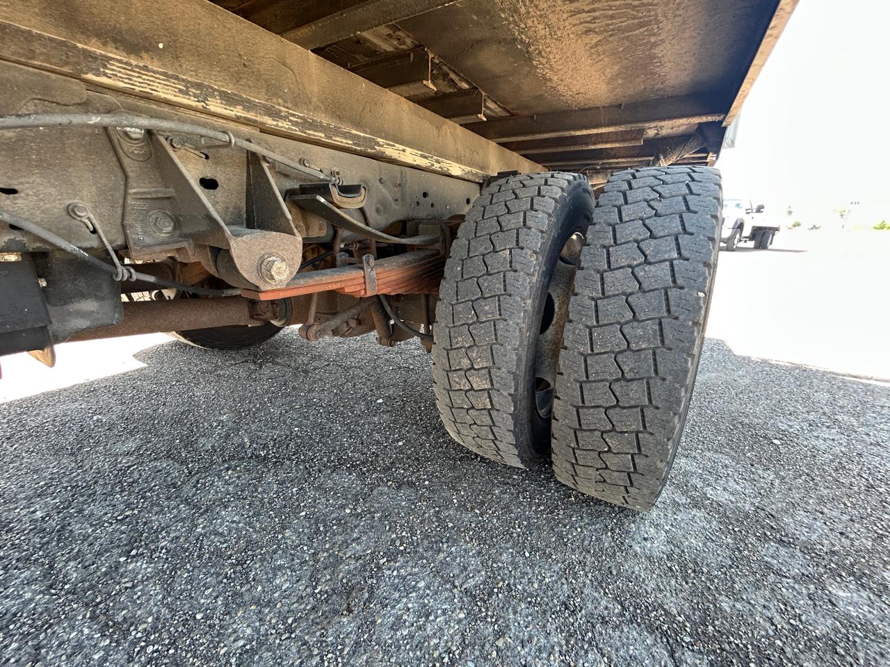 Ford Super Duty F-550 DRW 2WD Reg Cab 141" WB 60" CA XL 2016