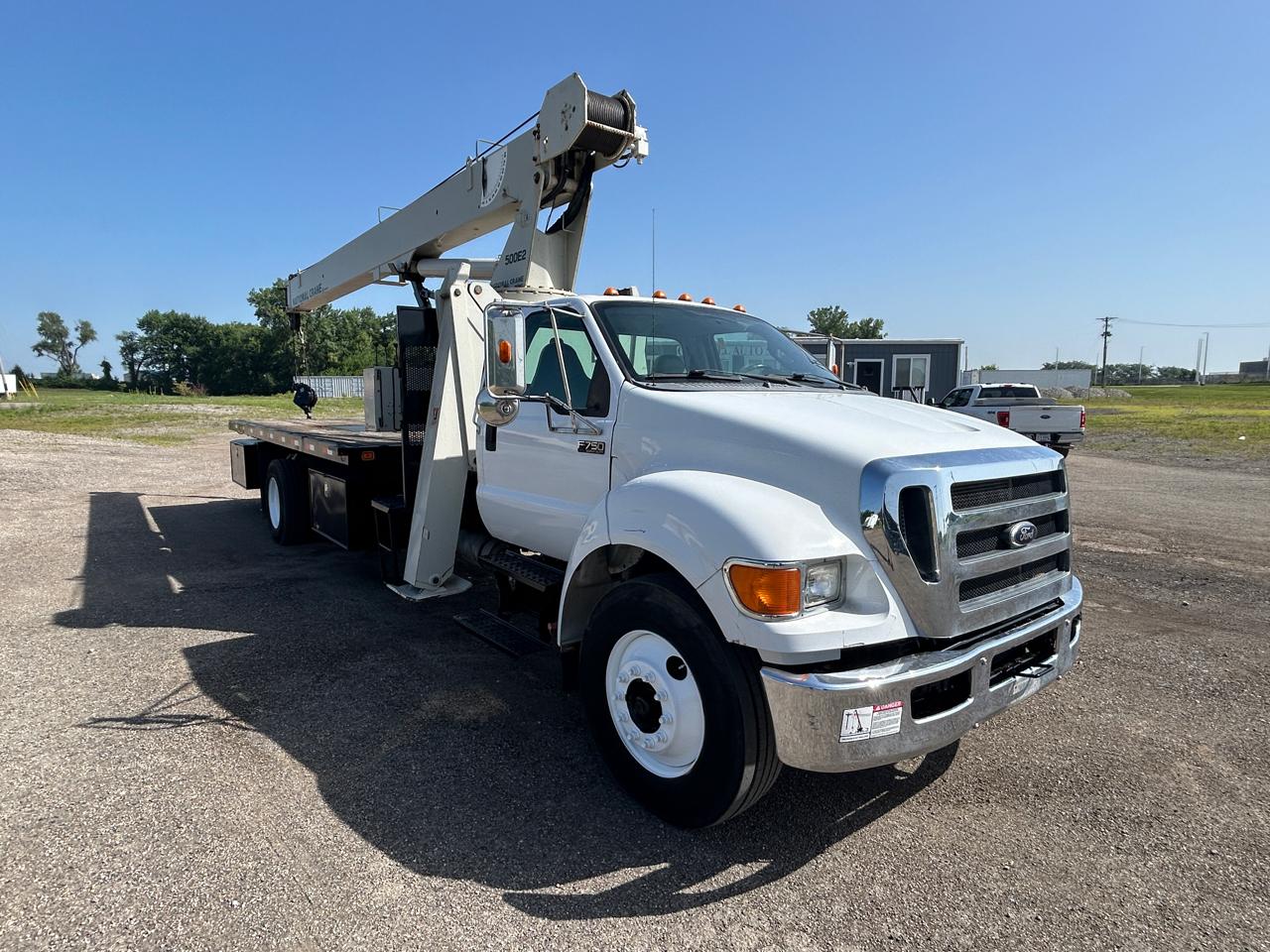 Ford Super Duty F-750 Straight Frame Reg Cab XL 2013