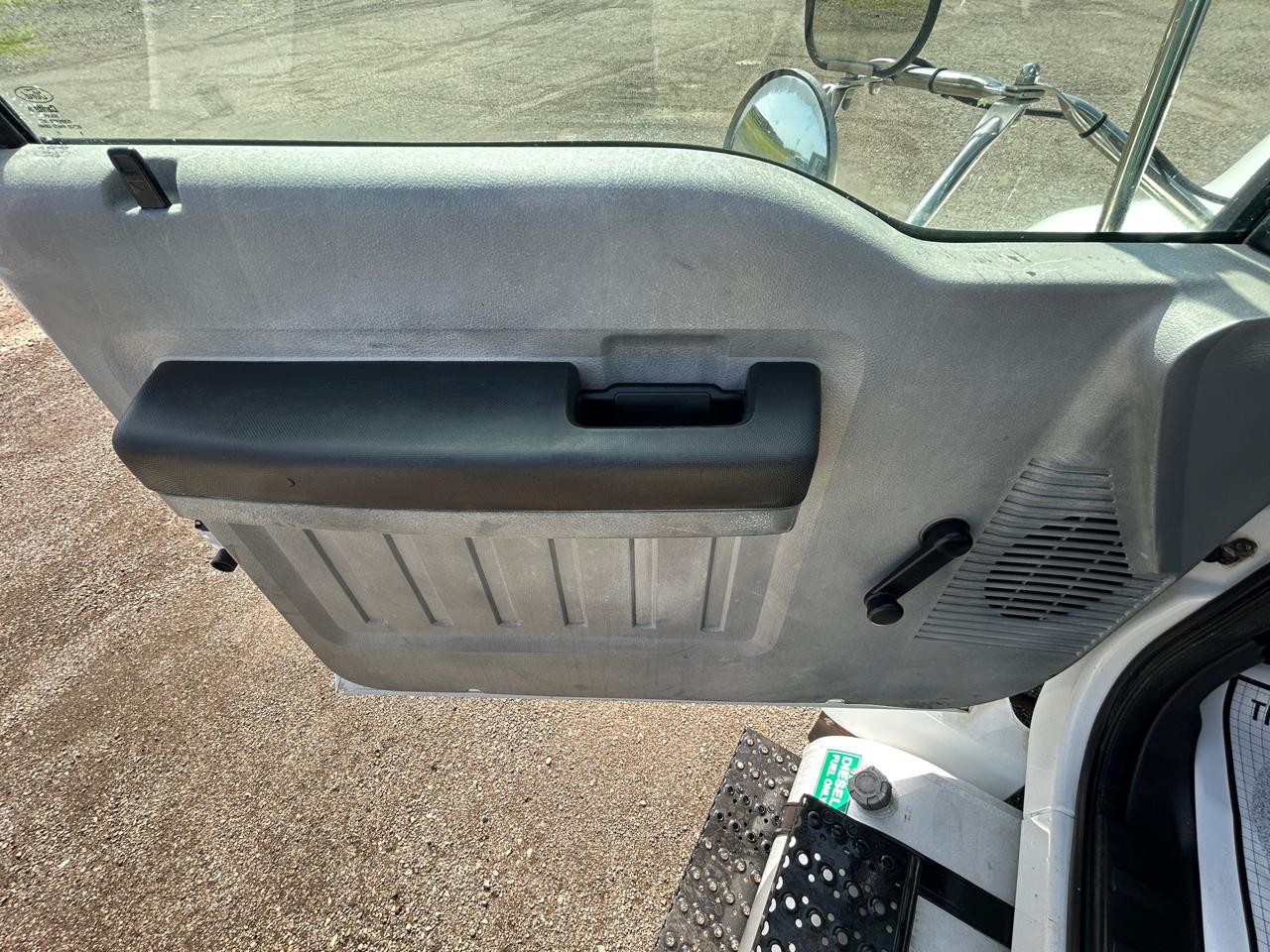 Ford Super Duty F-750 Straight Frame Reg Cab XL 2013
