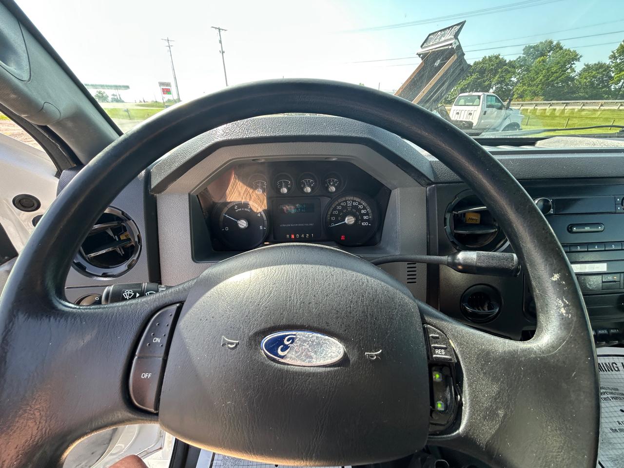 Ford Super Duty F-750 Straight Frame Reg Cab XL 2013