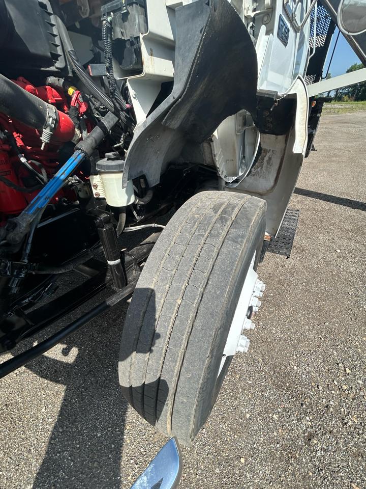 Ford Super Duty F-750 Straight Frame Reg Cab XL 2013