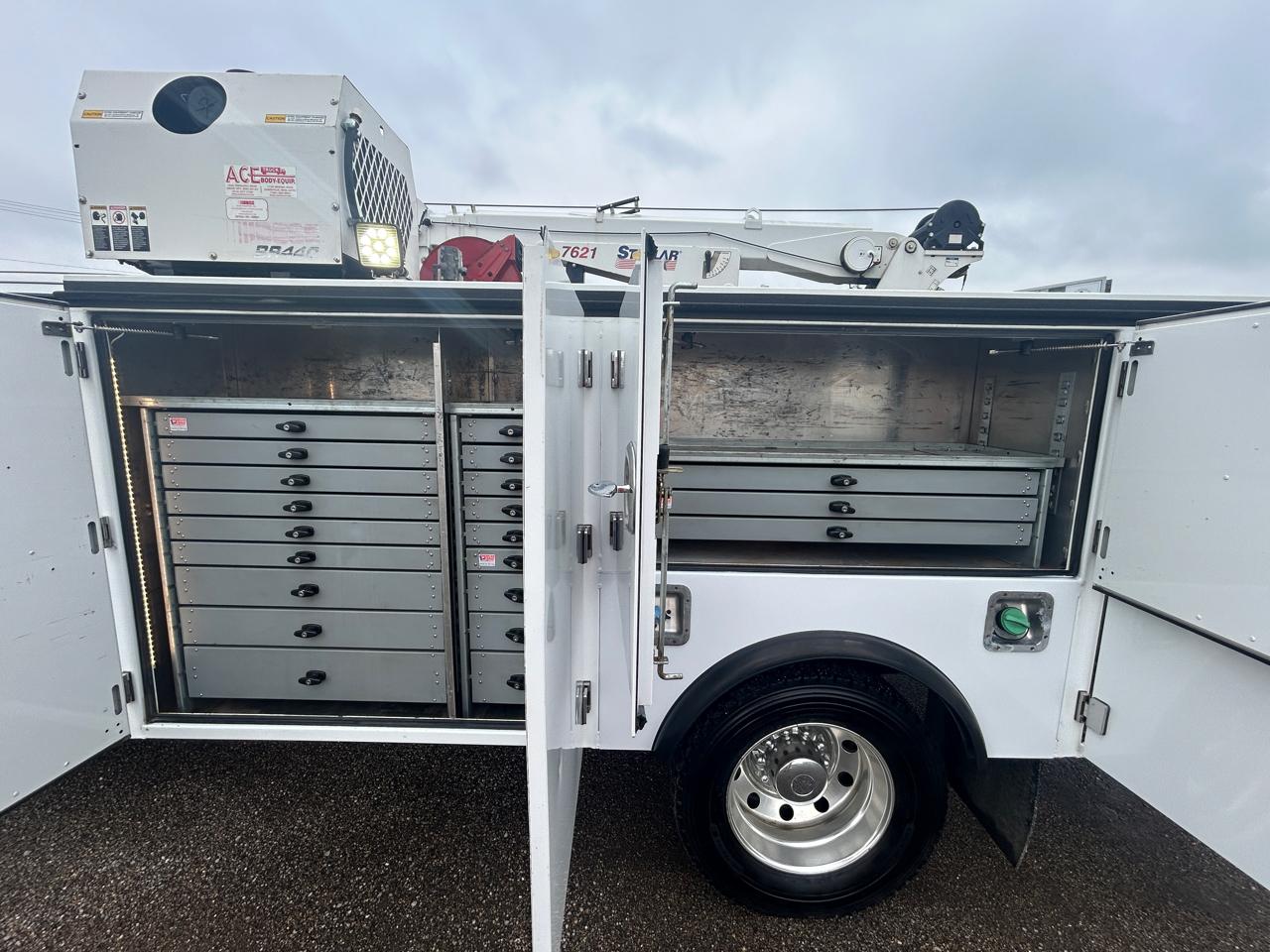 Ford Super Duty F-550 DRW XL 4WD SuperCab 168" WB 60" CA 2019