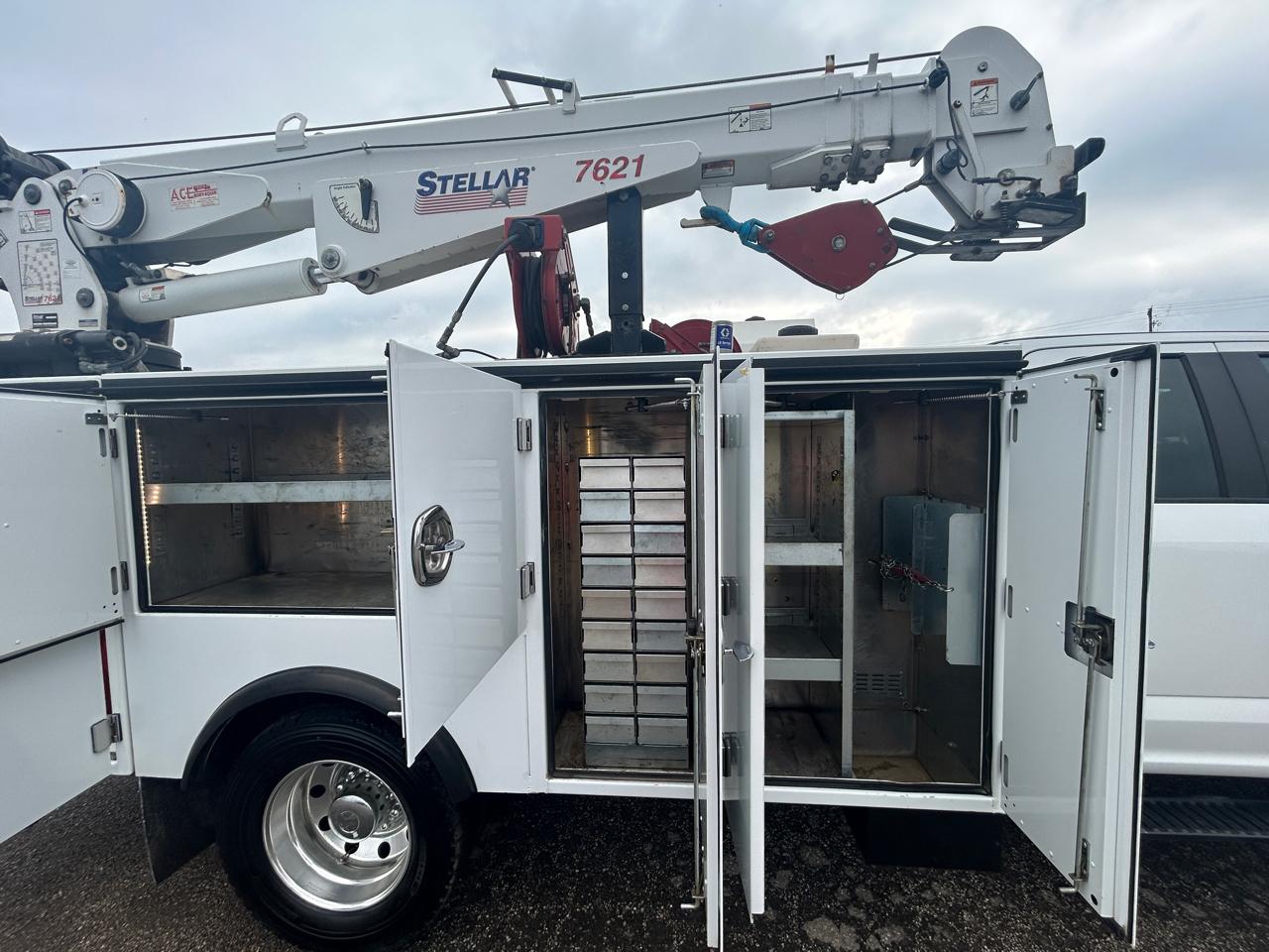 Ford Super Duty F-550 DRW XL 4WD SuperCab 168" WB 60" CA 2019