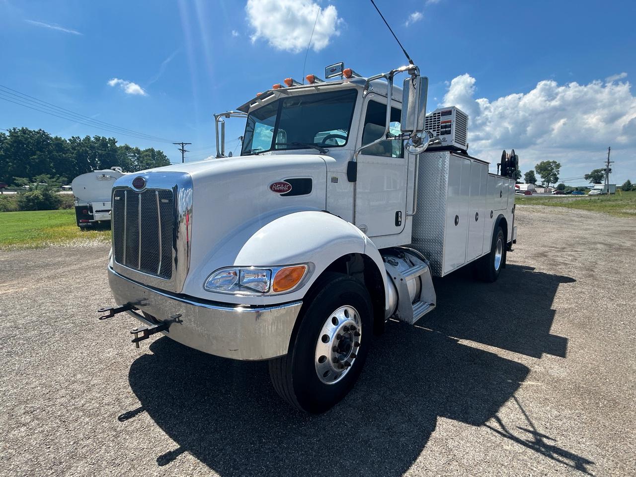 Peterbilt 337  2013
