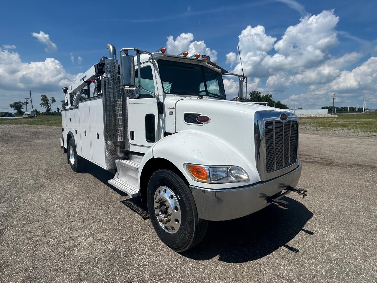 Peterbilt 337  2013