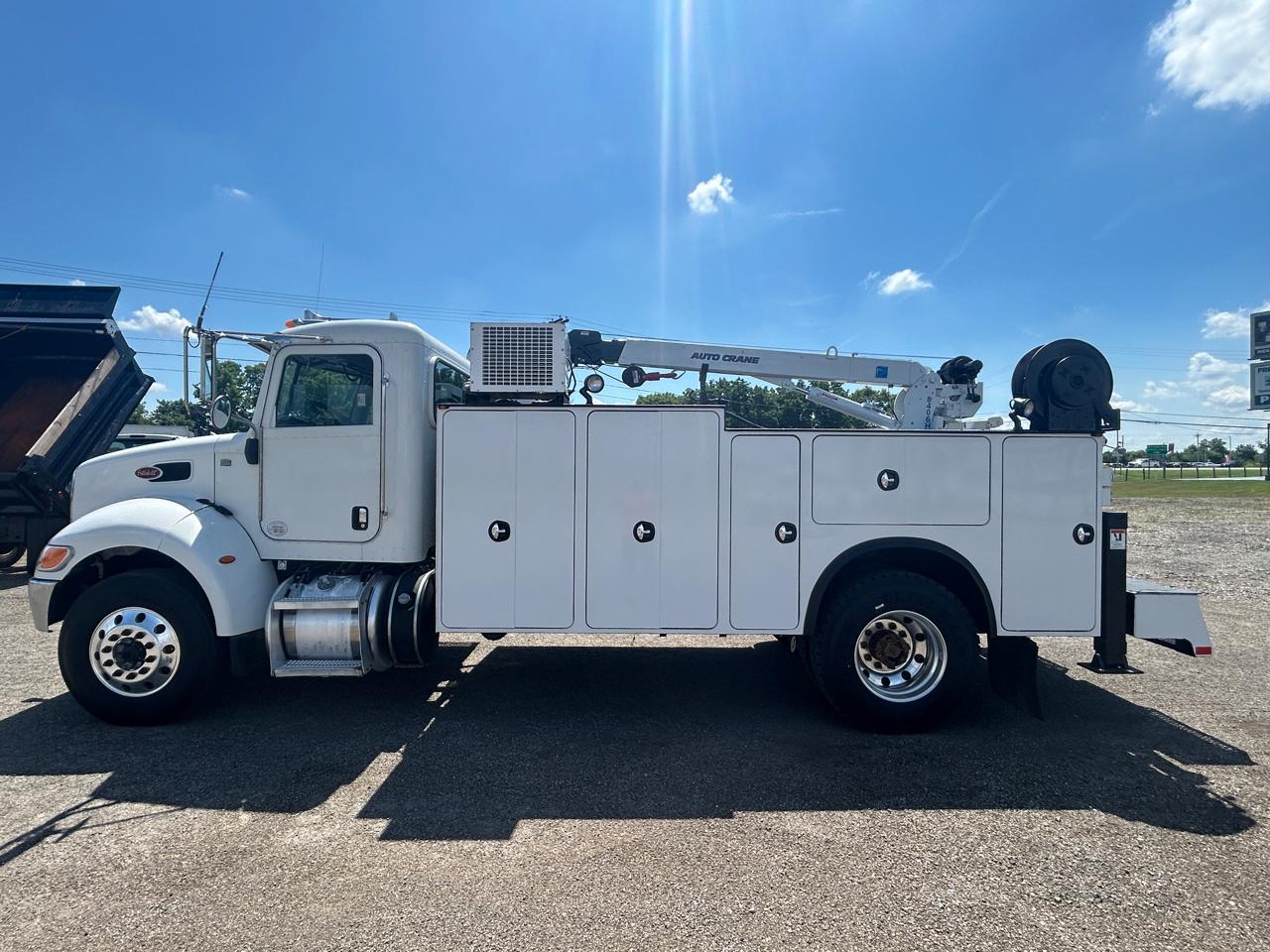 Peterbilt 337  2013