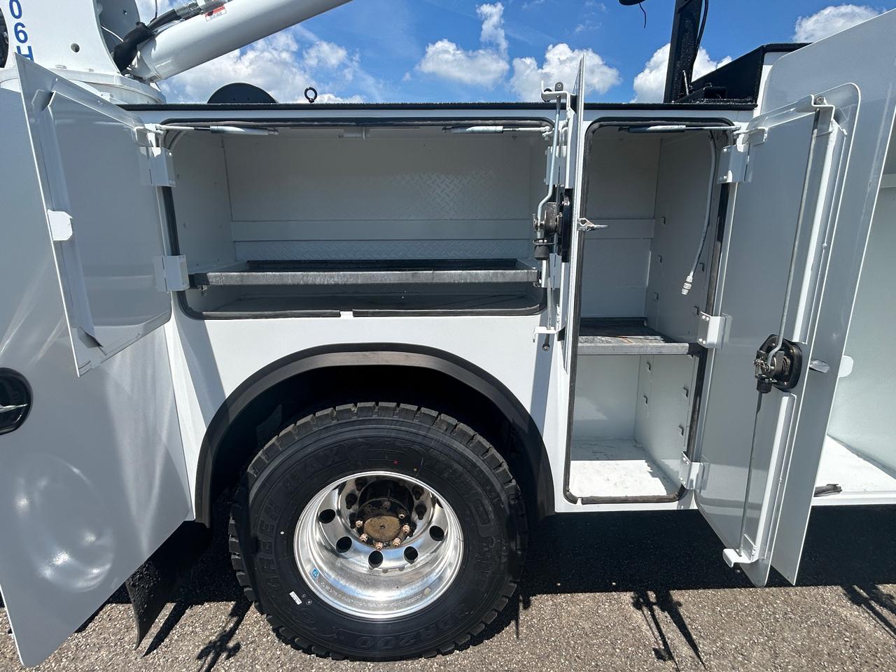 Peterbilt 337  2013