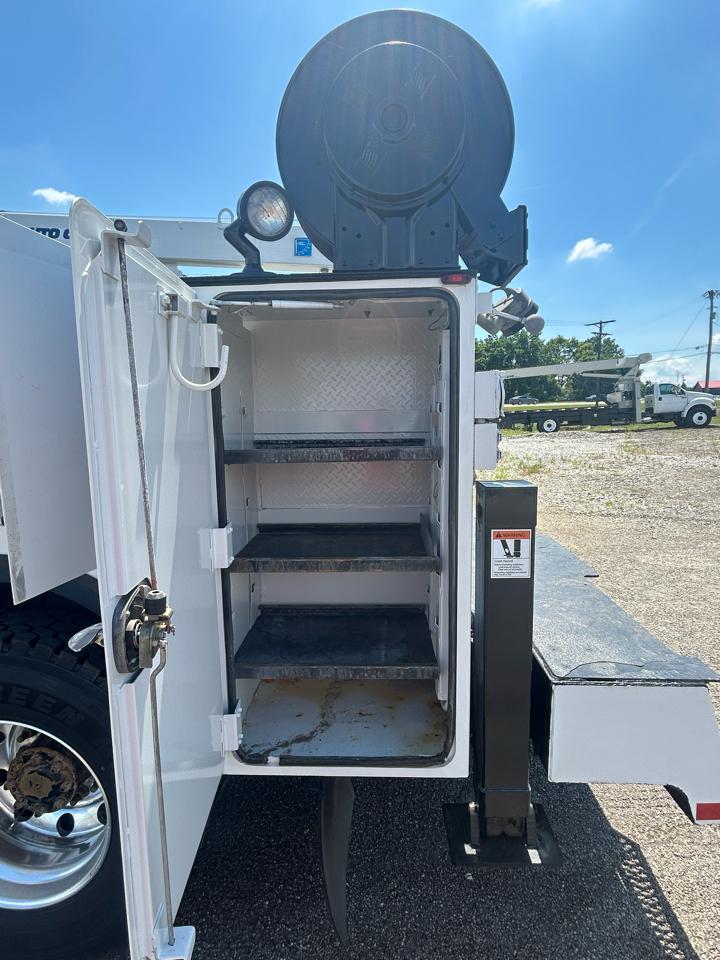 Peterbilt 337  2013