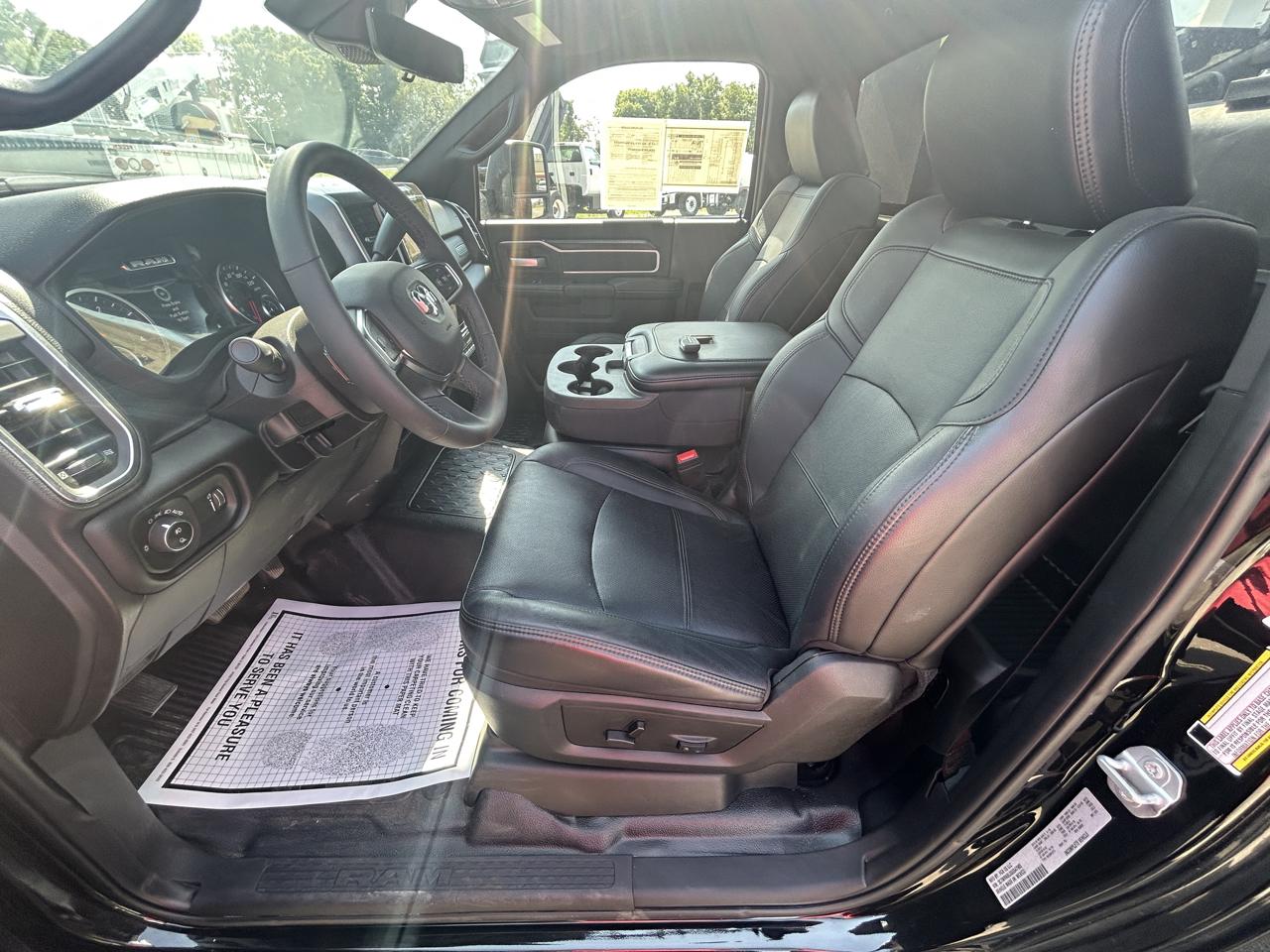 RAM 5500 Regular Cab 4WD 2025