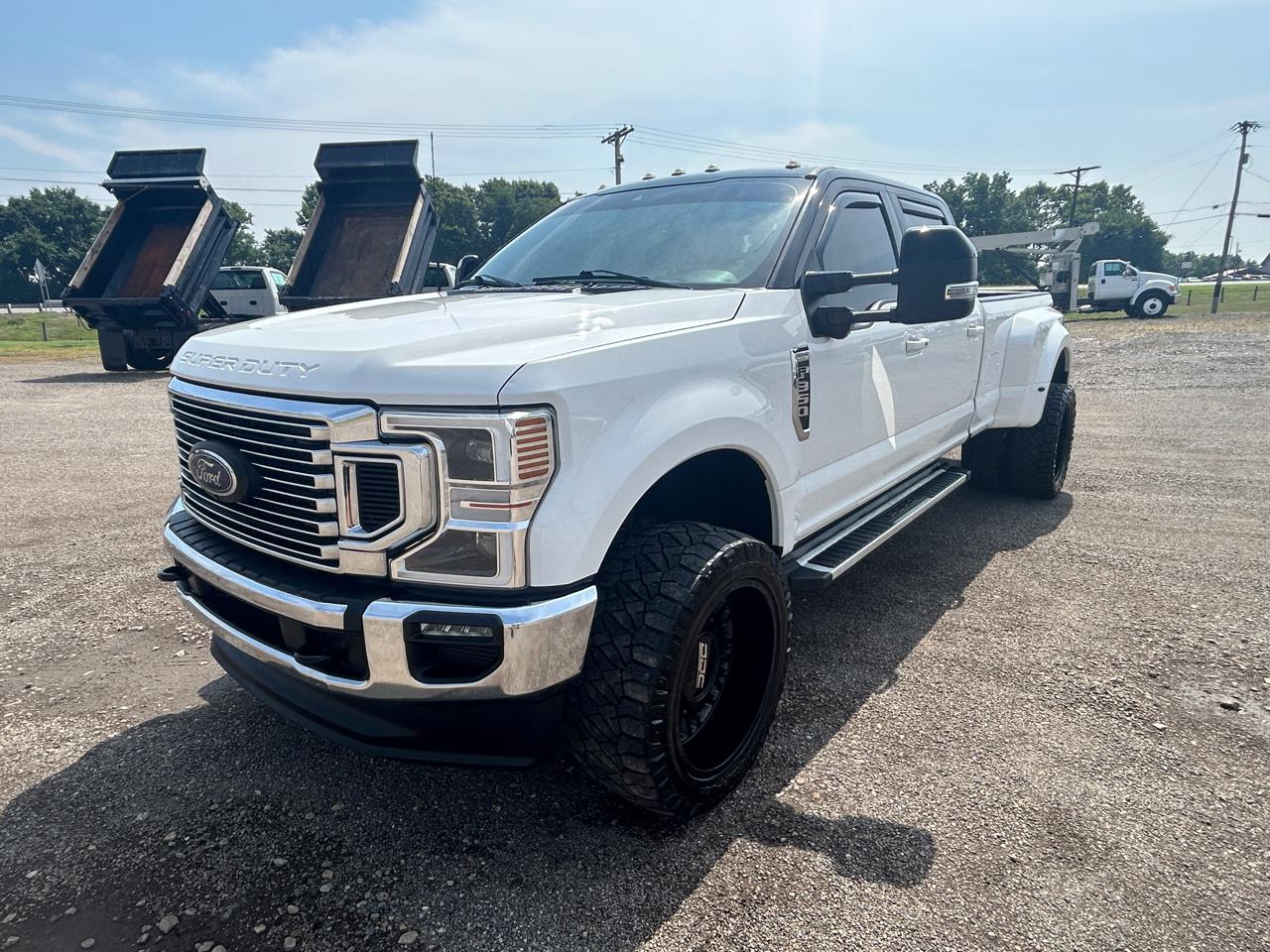 Ford Super Duty F-350 DRW 4WD Crew Cab 176" WB 60" CA Lariat 2022