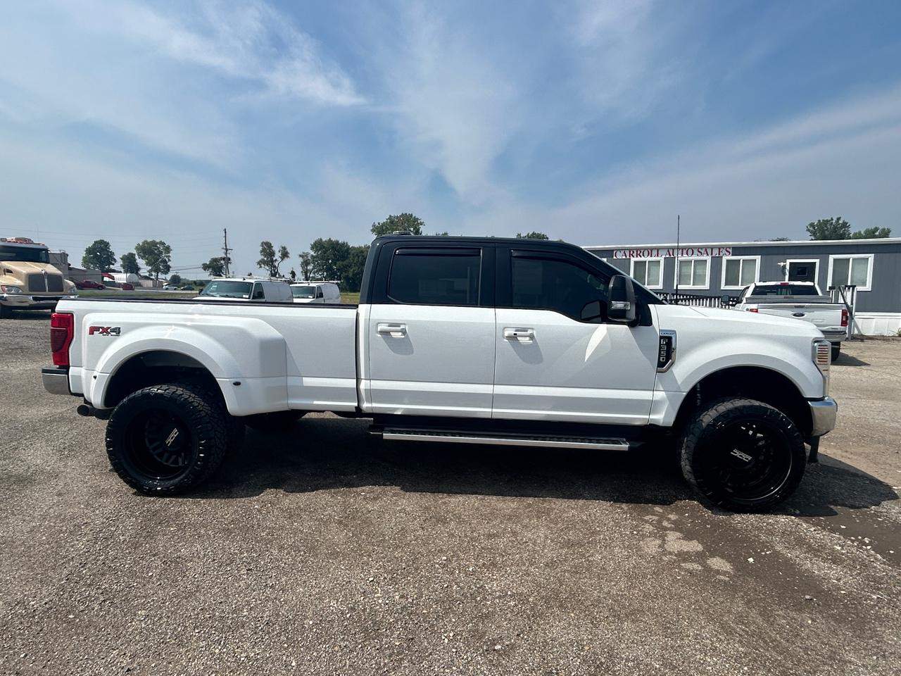 Ford Super Duty F-350 DRW 4WD Crew Cab 176" WB 60" CA Lariat 2022