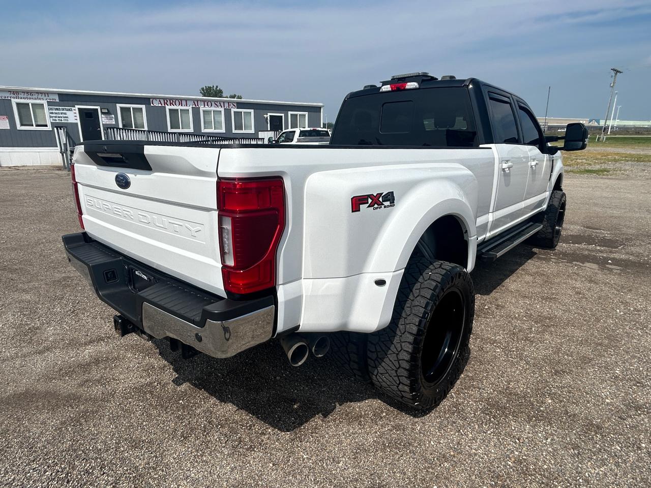 Ford Super Duty F-350 DRW 4WD Crew Cab 176" WB 60" CA Lariat 2022