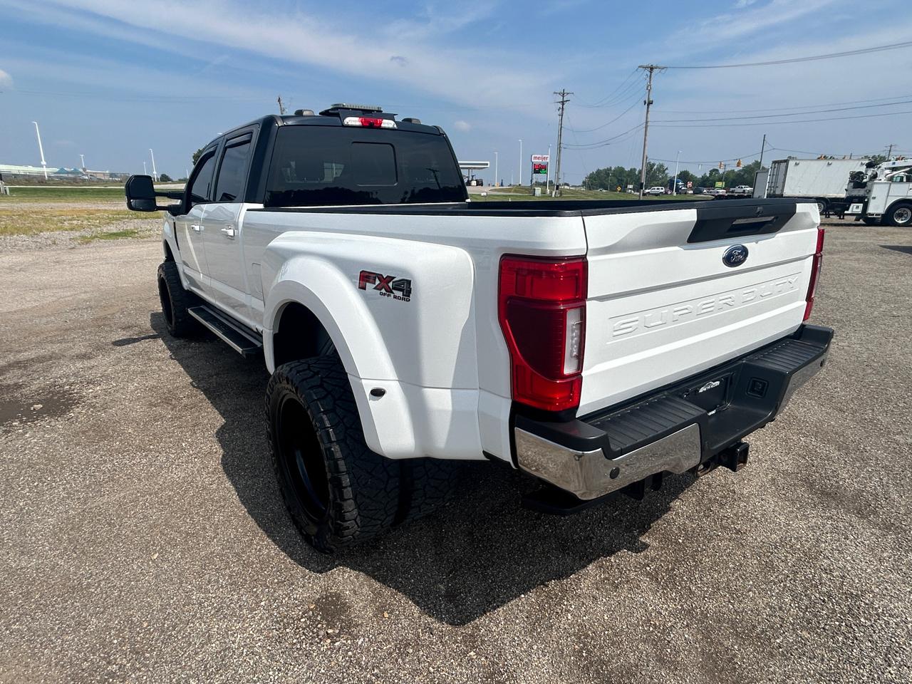 Ford Super Duty F-350 DRW 4WD Crew Cab 176" WB 60" CA Lariat 2022