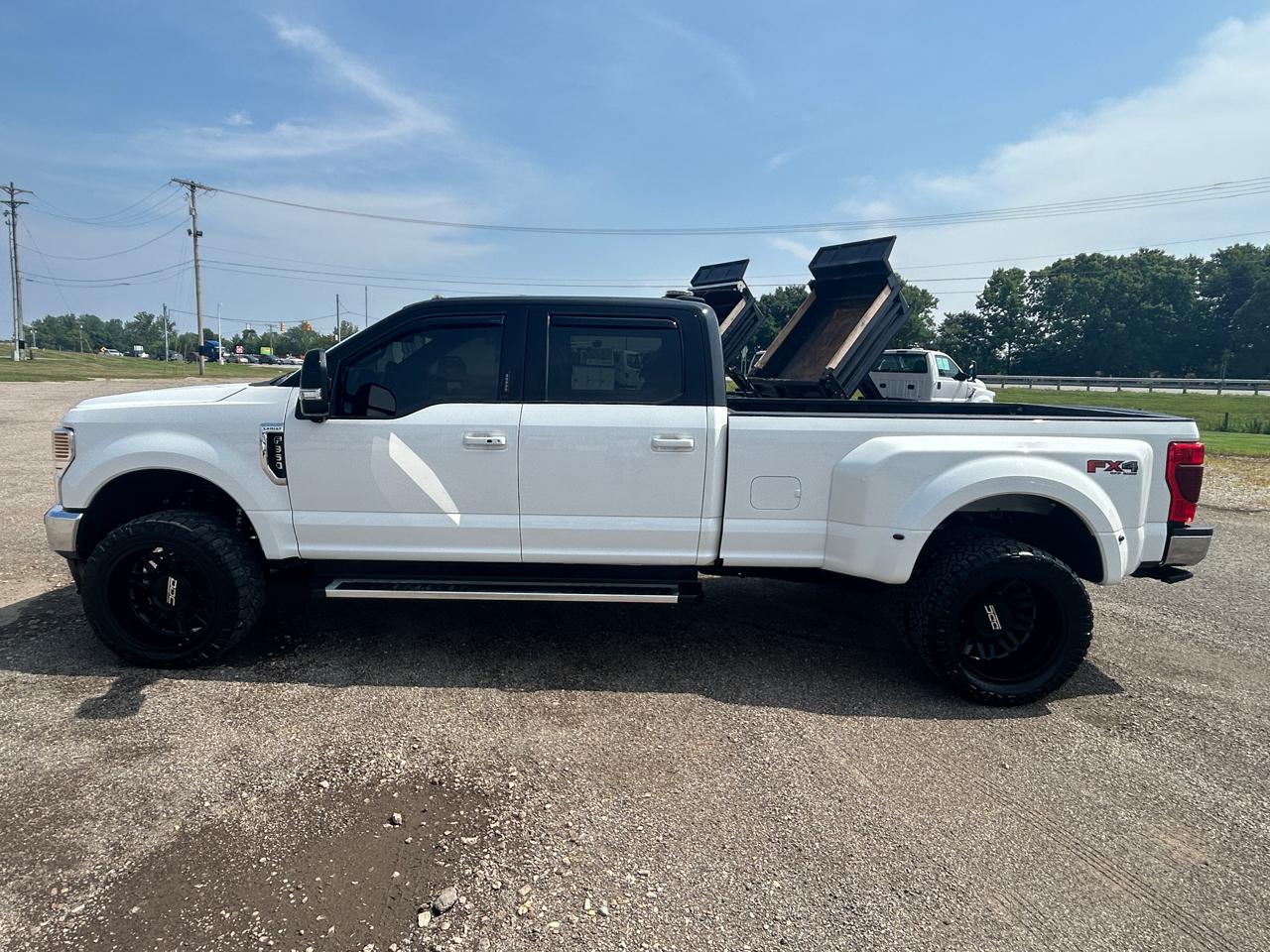 Ford Super Duty F-350 DRW 4WD Crew Cab 176" WB 60" CA Lariat 2022
