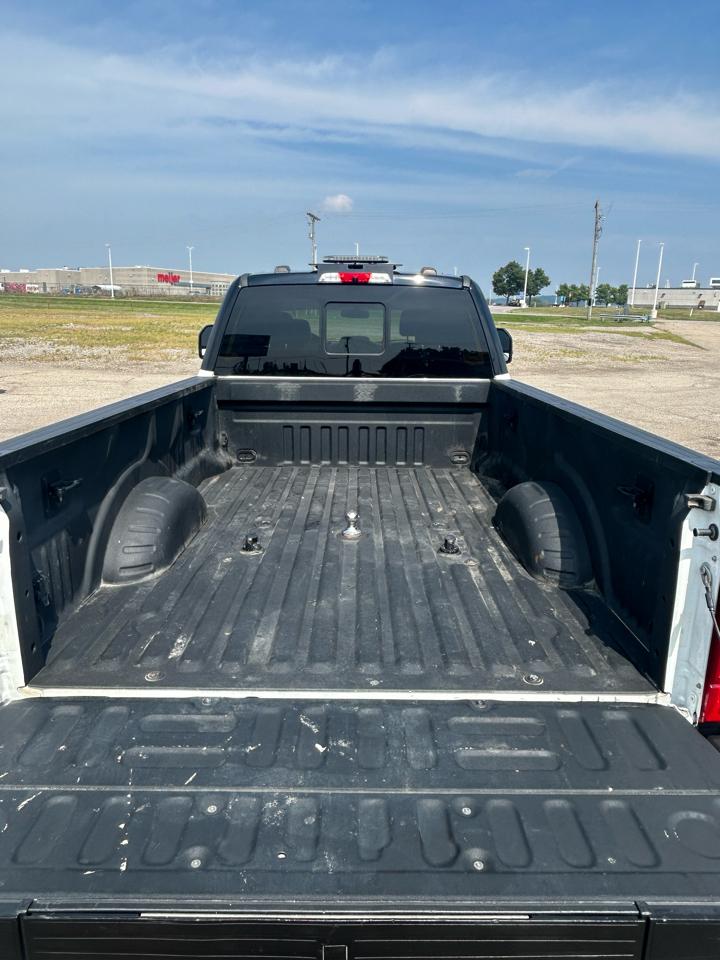 Ford Super Duty F-350 DRW 4WD Crew Cab 176" WB 60" CA Lariat 2022