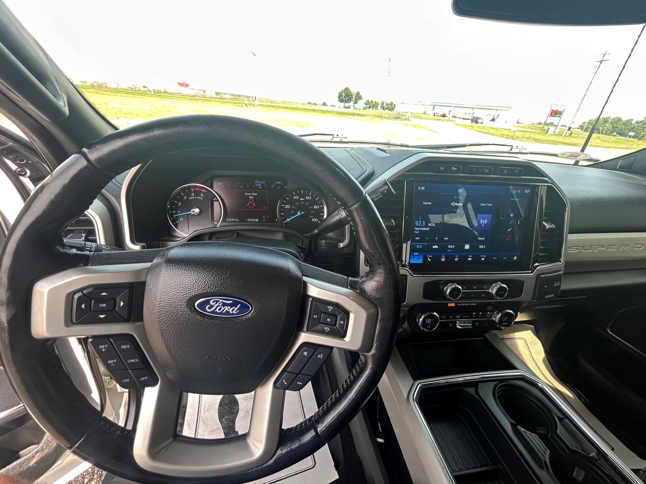 Ford Super Duty F-350 DRW 4WD Crew Cab 176" WB 60" CA Lariat 2022