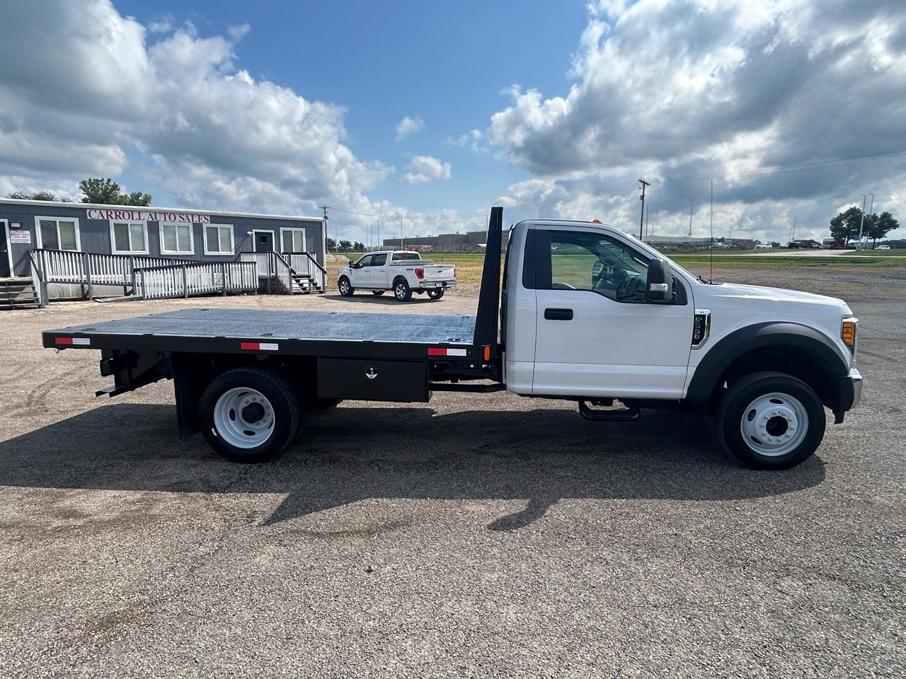 Ford Super Duty F-550 DRW XL 2WD Reg Cab 145" WB 60" CA 2017