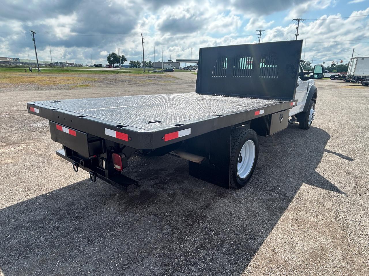Ford Super Duty F-550 DRW XL 2WD Reg Cab 145" WB 60" CA 2017