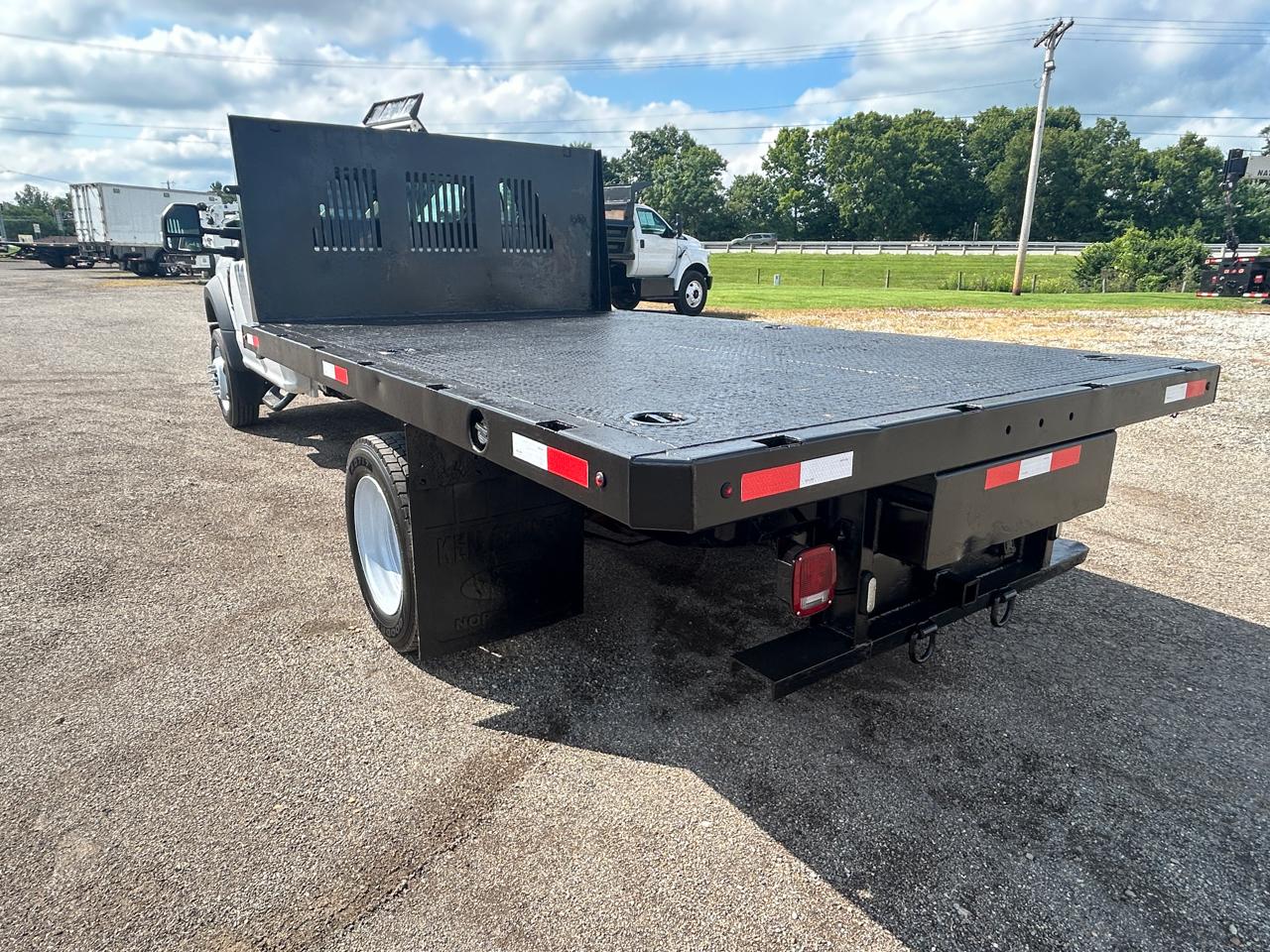 Ford Super Duty F-550 DRW XL 2WD Reg Cab 145" WB 60" CA 2017
