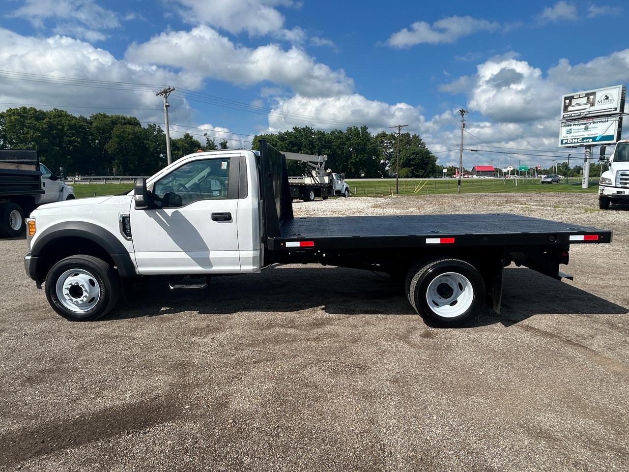 Ford Super Duty F-550 DRW XL 2WD Reg Cab 145" WB 60" CA 2017