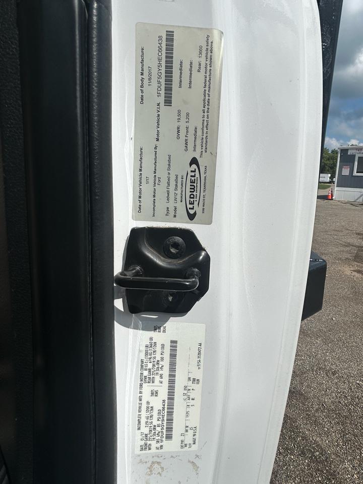 Ford Super Duty F-550 DRW XL 2WD Reg Cab 145" WB 60" CA 2017