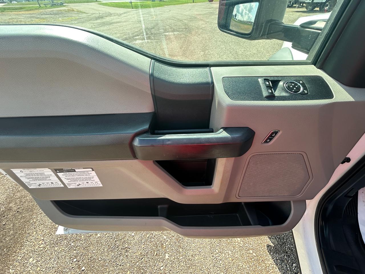 Ford Super Duty F-550 DRW XL 2WD Reg Cab 145" WB 60" CA 2017