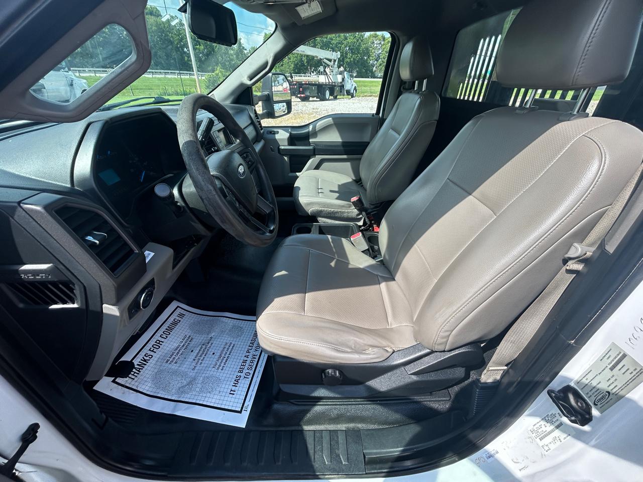 Ford Super Duty F-550 DRW XL 2WD Reg Cab 145" WB 60" CA 2017