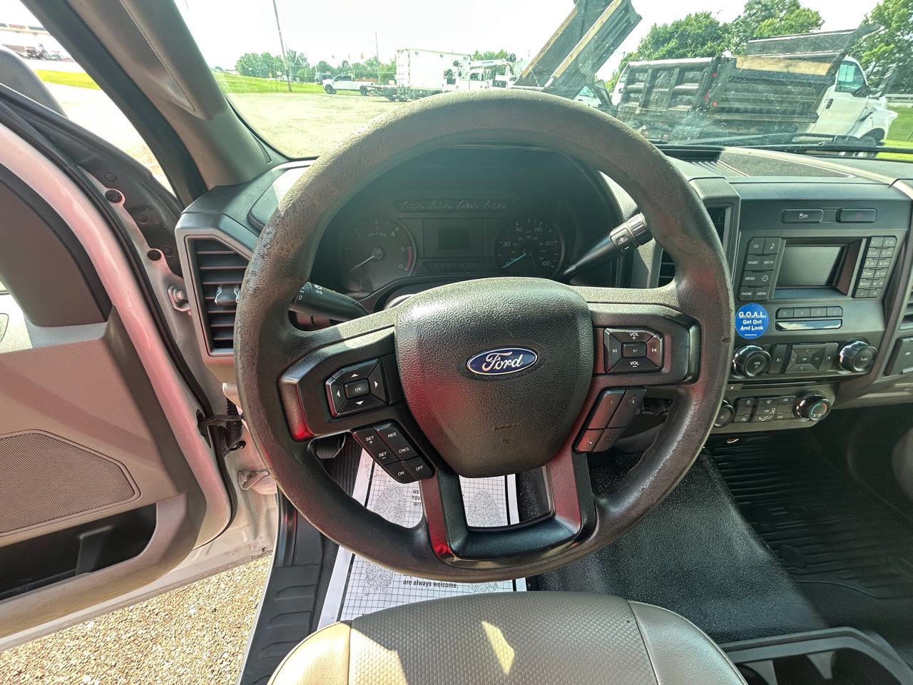 Ford Super Duty F-550 DRW XL 2WD Reg Cab 145" WB 60" CA 2017