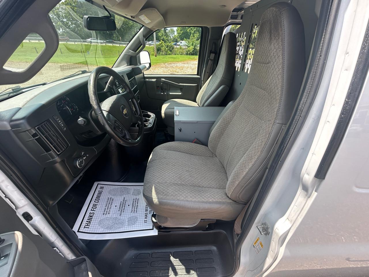 Chevrolet Express Cargo Van RWD 2500 135" 2023