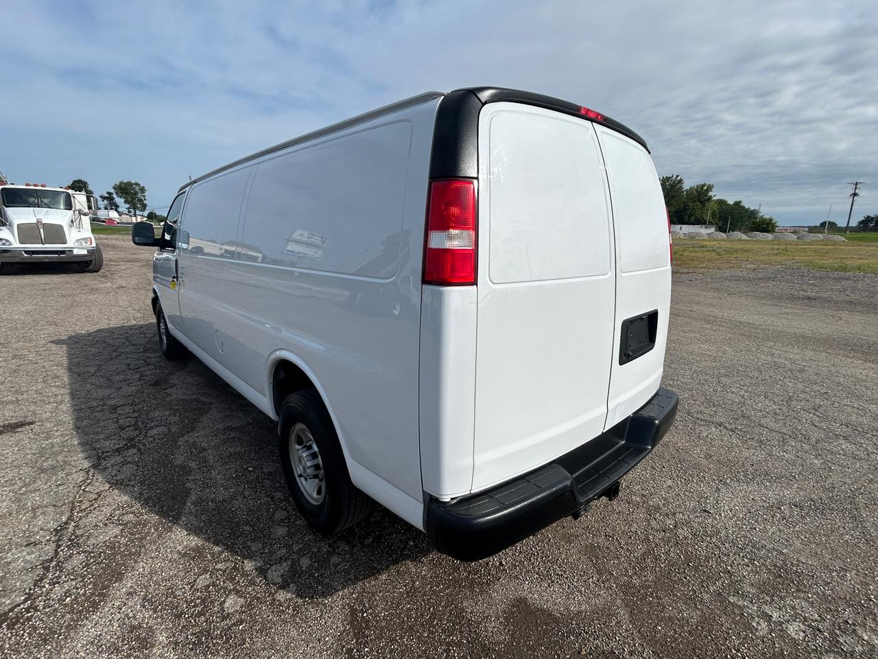 Chevrolet Express Cargo Van RWD 3500 155" 2019