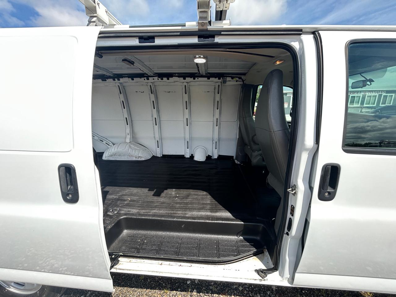 Chevrolet Express Cargo Van RWD 2500 135" 2018