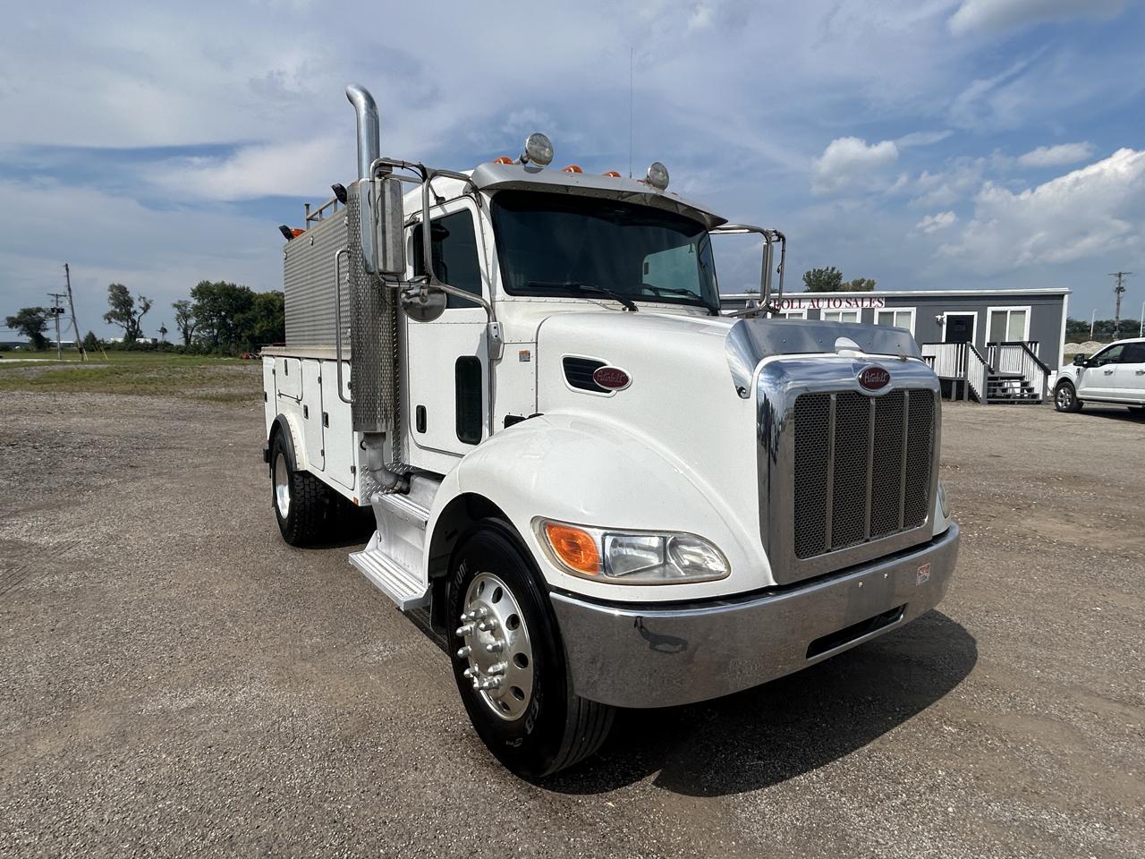 Peterbilt 337  2015