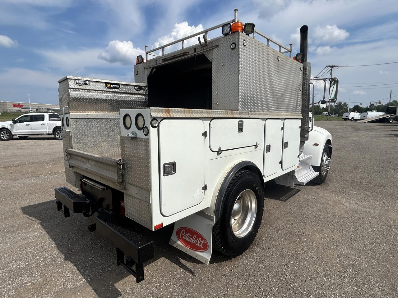 Peterbilt 337  2015