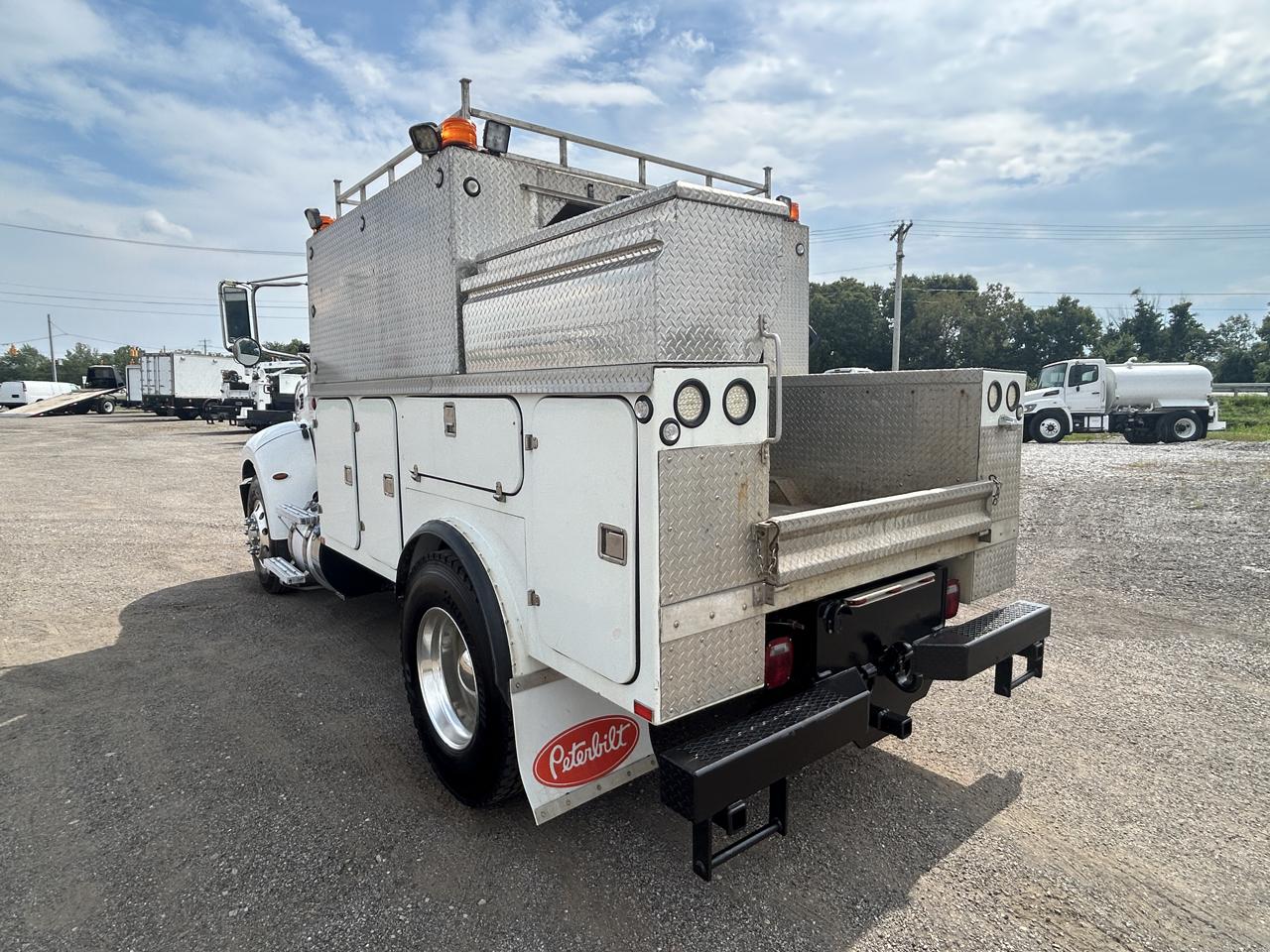 Peterbilt 337  2015