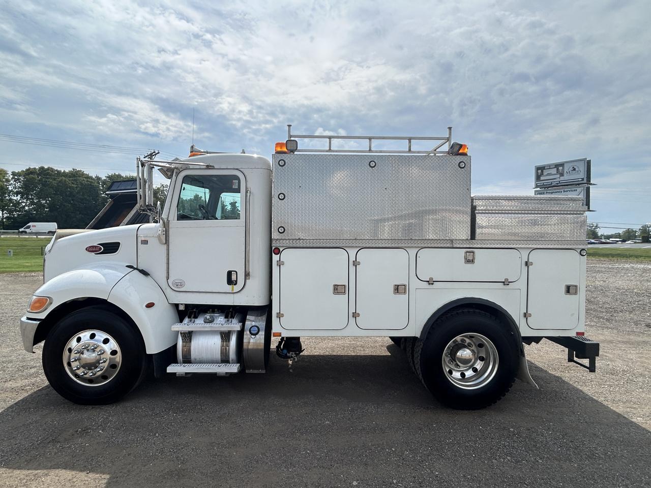 Peterbilt 337  2015