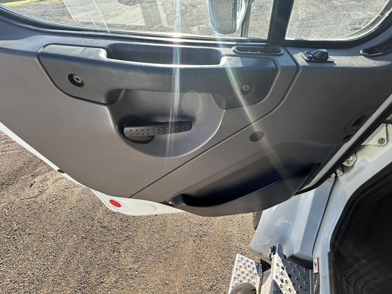 Freightliner M2  2013